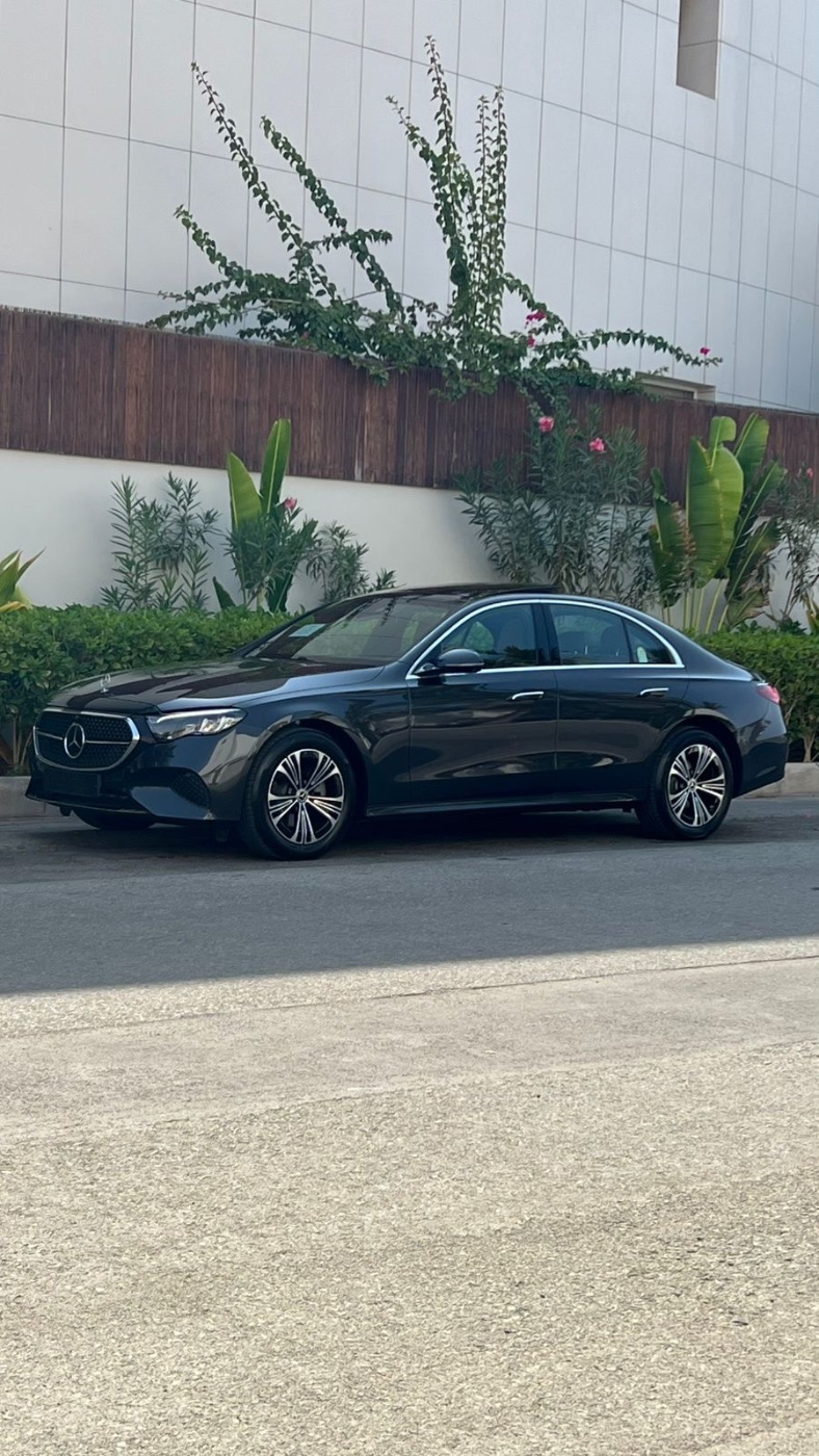 2026 Mercedes-Benz E200 AVANTGARDE
